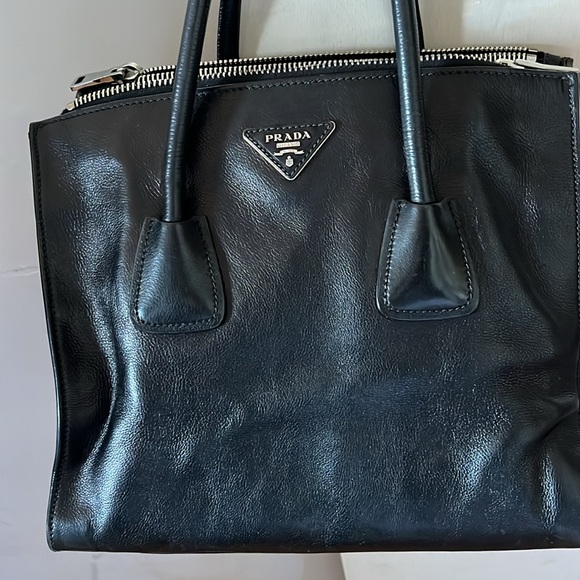 PRADA BAG. GORGEOUS. - Picture 9 of 10
